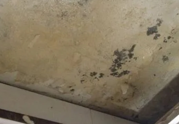 龙马潭阳台漏水维修公司分享下龙马潭卫生间渗水维修需要注意哪些问题。